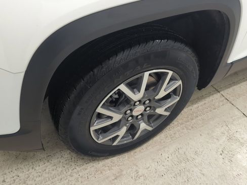 Used 2023 GMC Acadia SLE w/ Driver Convenience Package image 7