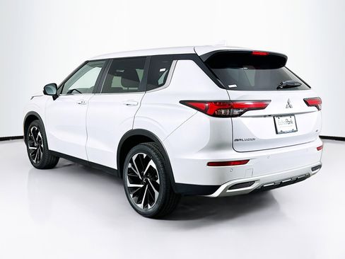 Used 2024 Mitsubishi Outlander SE image 5