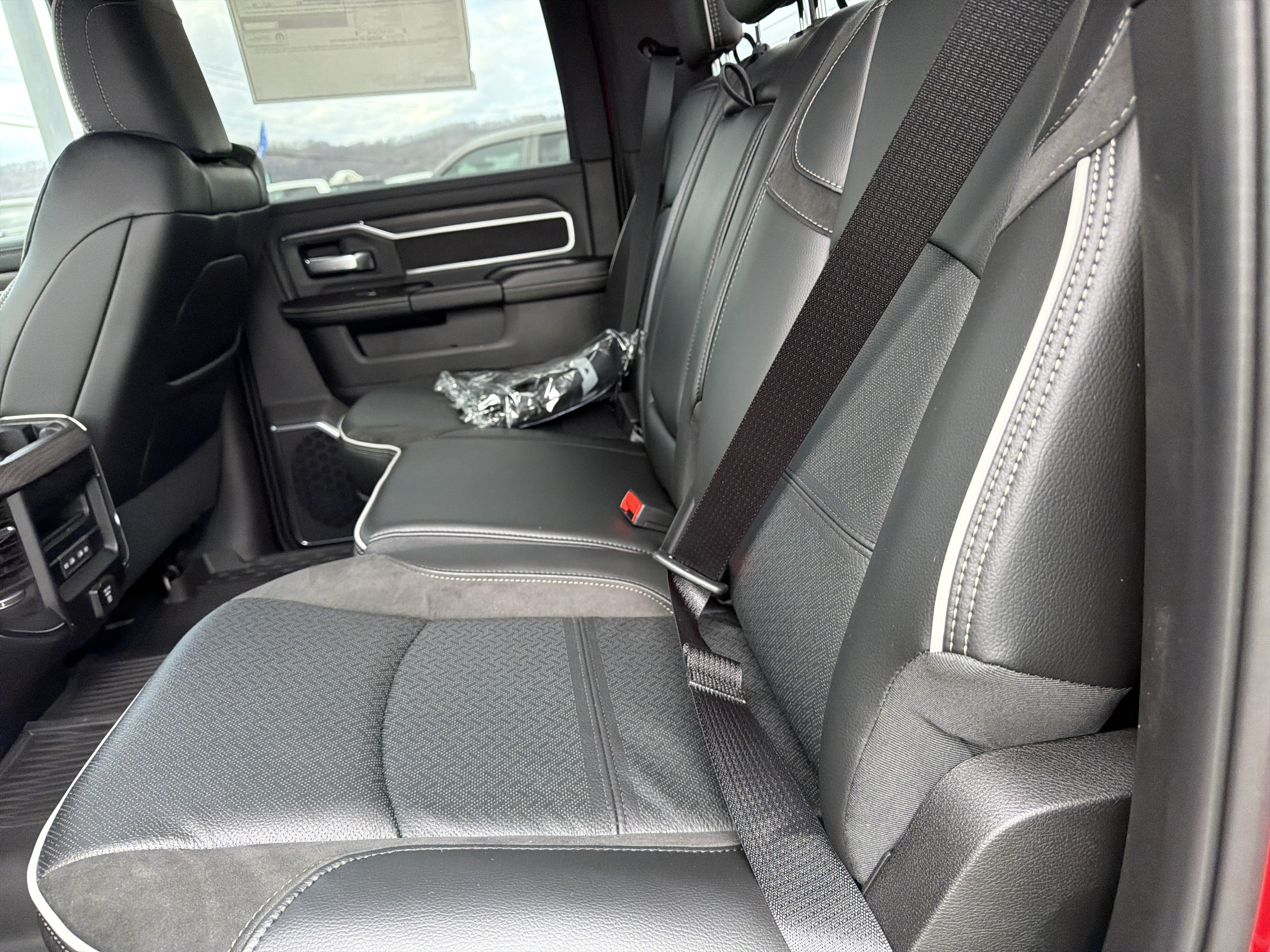 New 2026 RAM 2500 Laramie AWD/4WD image 13