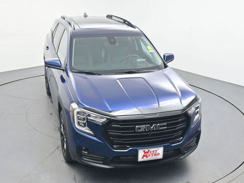 Used 2022 GMC Terrain SLT w/ Infotainment Package II image 4