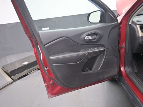 Used 2016 Jeep Cherokee Limited AWD/4WD image 12