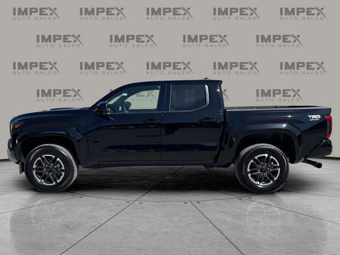 Used 2025 Toyota Tacoma TRD Sport AWD/4WD image 2