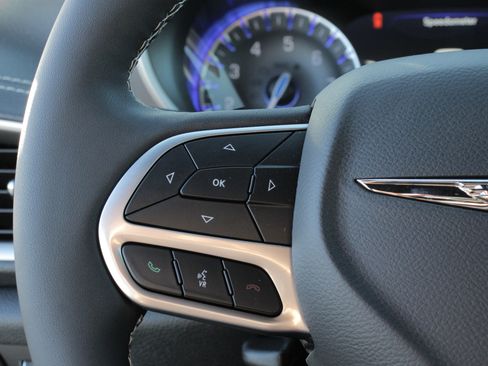 New 2026 Chrysler Pacifica Select image 9