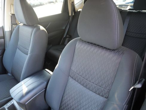 Used 2018 Nissan Rogue SV AWD/4WD image 11