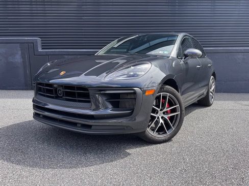 Certified 2023 Porsche Macan S AWD/4WD image 1