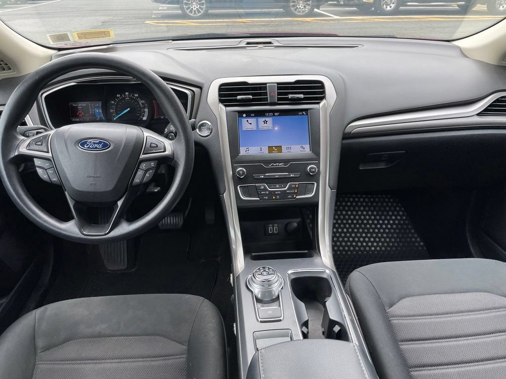 Used 2019 Ford Fusion SE FWD image 10