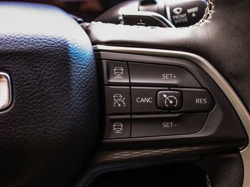 Used 2024 Jeep Grand Cherokee Altitude image 28