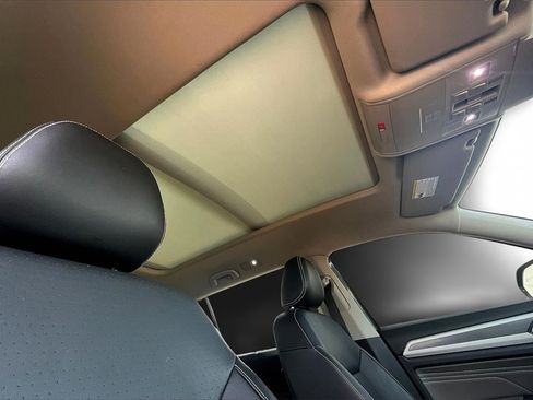 Used 2023 Volkswagen Atlas SEL R-Line image 17