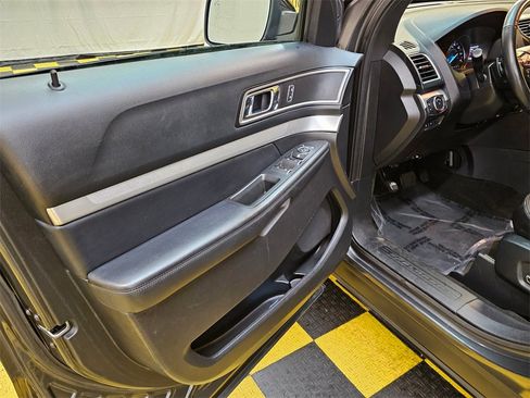 Used 2017 Ford Explorer XLT w/ Equipment Group 202A image 21