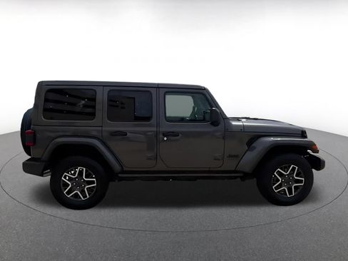 Used 2025 Jeep Wrangler Unlimited Sahara AWD/4WD image 14