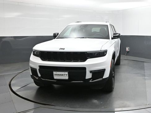 New 2025 Jeep Grand Cherokee L Limited w/ Black Appearance Package image 30