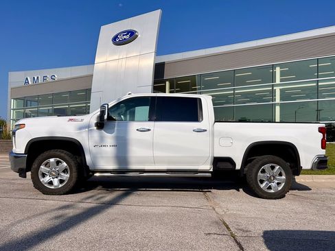 Used 2022 Chevrolet Silverado 2500 LTZ w/ LTZ Plus Package AWD/4WD image 3