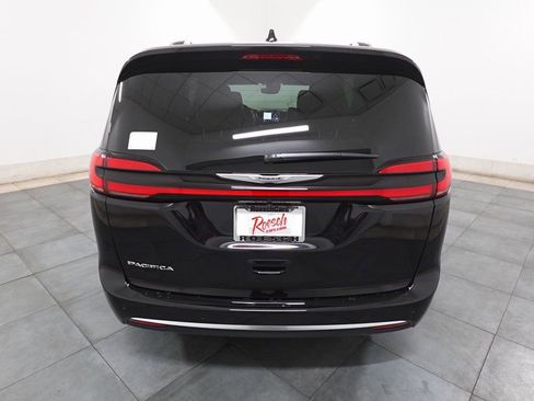 New 2026 Chrysler Pacifica Pinnacle image 4