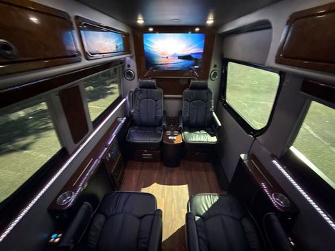 Used 2017 Mercedes-Benz Sprinter 2500 image 35