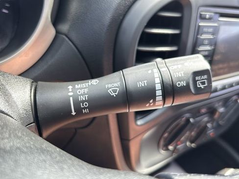 Used 2016 Nissan Juke S FWD image 26