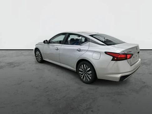 Used 2024 Nissan Altima 2.5 SV AWD/4WD image 9