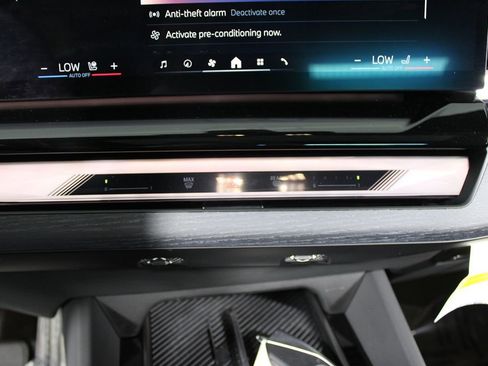 Used 2025 BMW i5 eDrive40i w/ M Sport Package image 20