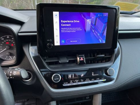 Used 2023 Toyota Corolla Cross LE w/ Moonroof Package image 16