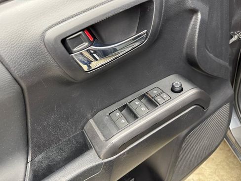 Used 2021 Toyota Tacoma TRD Off-Road image 11