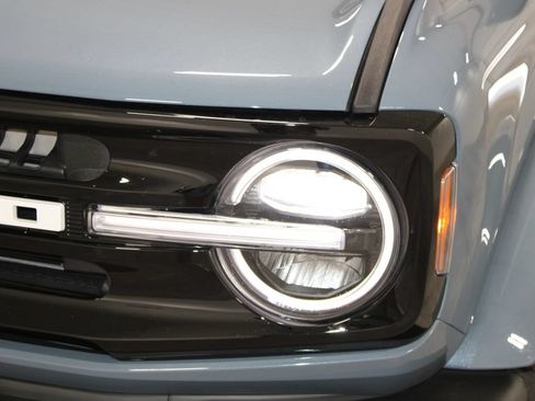 Used 2025 Ford Bronco Outer Banks AWD/4WD image 13
