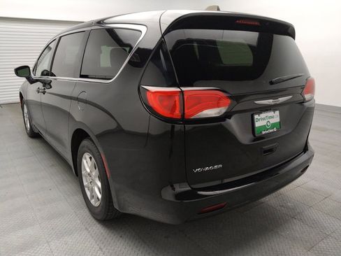 Used 2024 Chrysler Voyager LX FWD image 5