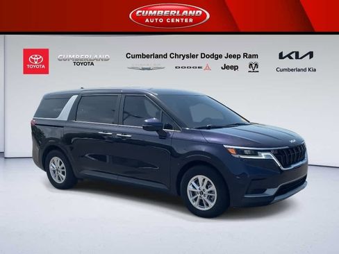 Used 2022 Kia Carnival LX image 2