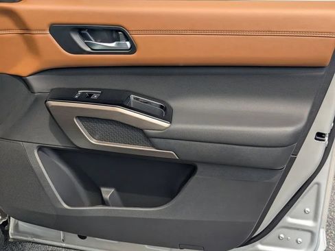 Certified 2025 Nissan Pathfinder Platinum w/ Cargo Package FWD image 13