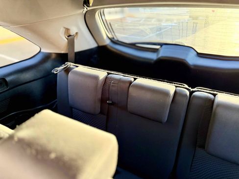 Used 2015 Toyota Highlander LE FWD image 21