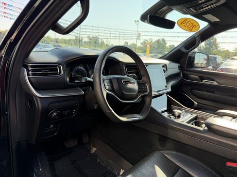 Used 2024 Jeep Wagoneer Series III AWD/4WD image 14