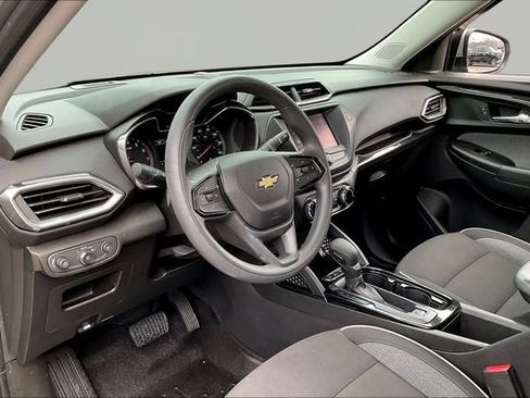 Used 2023 Chevrolet TrailBlazer LT FWD image 12