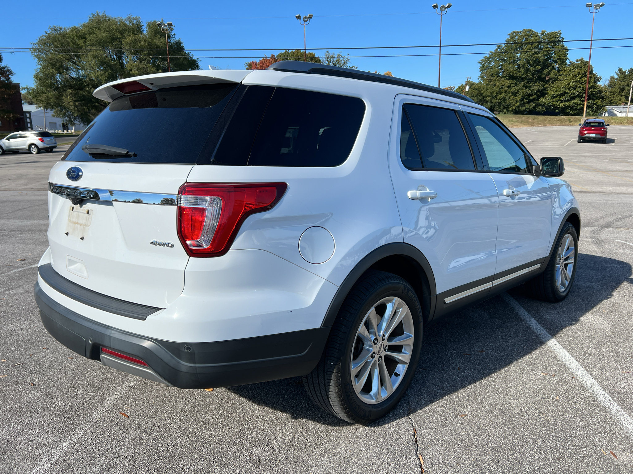 Used 2019 Ford Explorer XLT w/ Equipment Group 202A AWD/4WD image 3