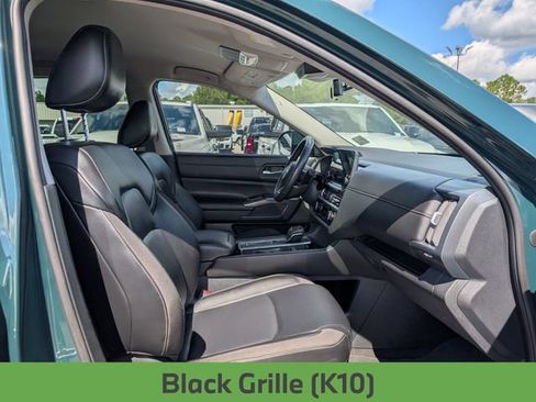 Used 2024 Nissan Pathfinder SL w/ Black Appearance Package FWD image 30