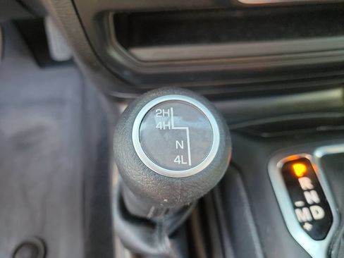Used 2023 Jeep Gladiator Sport AWD/4WD image 32