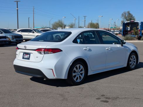 Used 2025 Toyota Corolla LE image 5