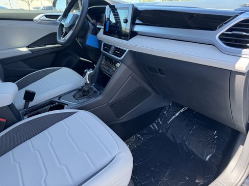 New 2025 Volkswagen Taos SE image 10