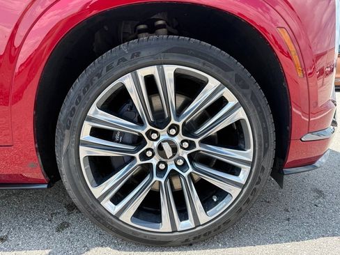 Certified 2026 Cadillac Vistiq Platinum w/ LPO, Floor Liner Package AWD/4WD image 17