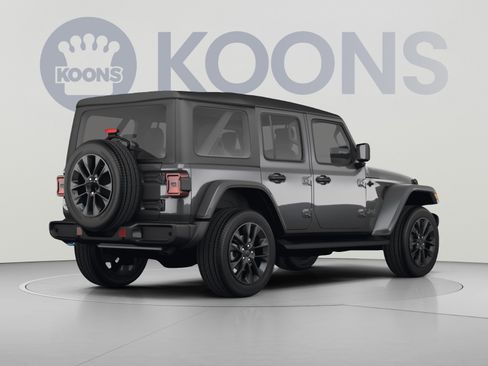Used 2023 Jeep Wrangler Unlimited Sahara w/ Cold Weather Group AWD/4WD image 4