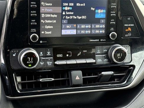 Used 2021 Toyota Highlander XLE image 22