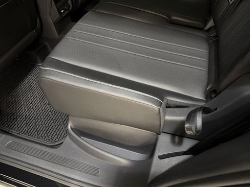 Certified 2024 Volkswagen Tiguan SE w/ Panoramic Sunroof Package AWD/4WD image 23