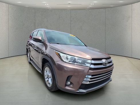 Used 2019 Toyota Highlander Limited FWD image 35