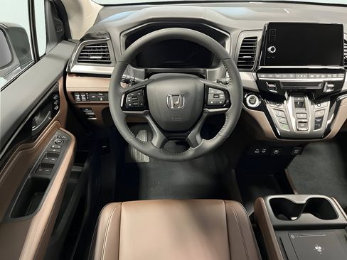 New 2026 Honda Odyssey Touring image 23