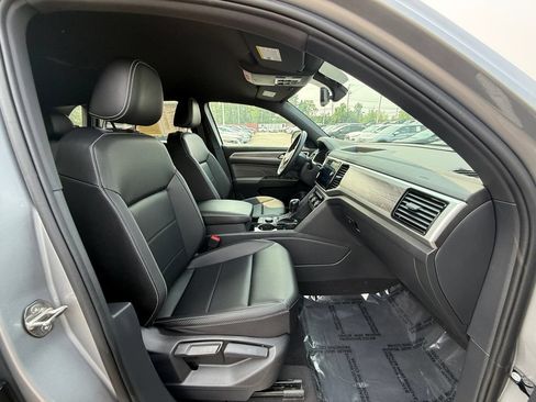 Used 2023 Volkswagen Atlas Cross Sport SE AWD/4WD image 25