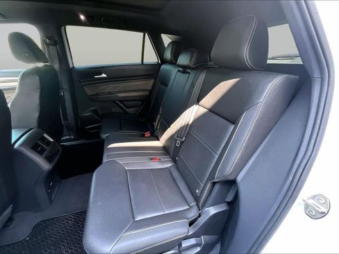 Certified 2023 Volkswagen Atlas Cross Sport SE w/ Panoramic Sunroof Package FWD image 21