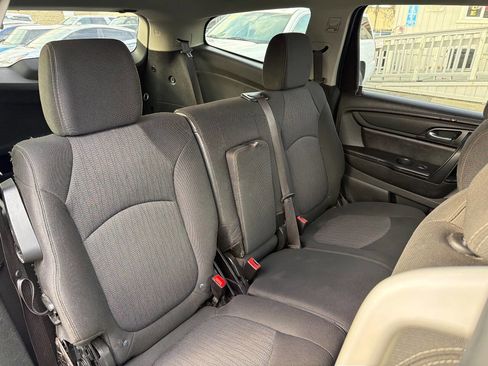 Used 2017 Chevrolet Traverse LT image 16
