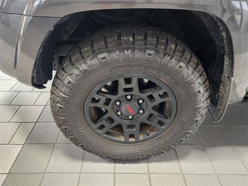 Used 2018 Toyota 4Runner TRD Off-Road Premium AWD/4WD image 9