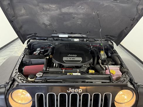 Used 2016 Jeep Wrangler Unlimited Sahara w/ Connectivity Group image 25