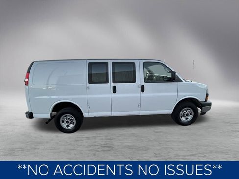 Used 2023 GMC Savana 2500 w/ Driver Convenience Package image 3