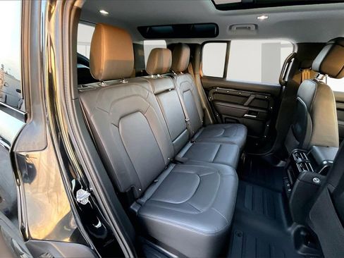 Used 2025 Land Rover Defender 110 S image 23