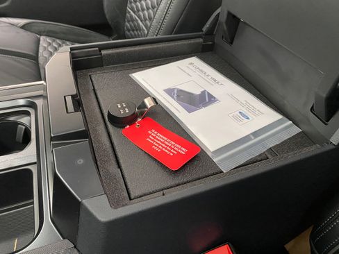 New 2026 Ford F250 Lariat w/ Black Appearance Package image 30