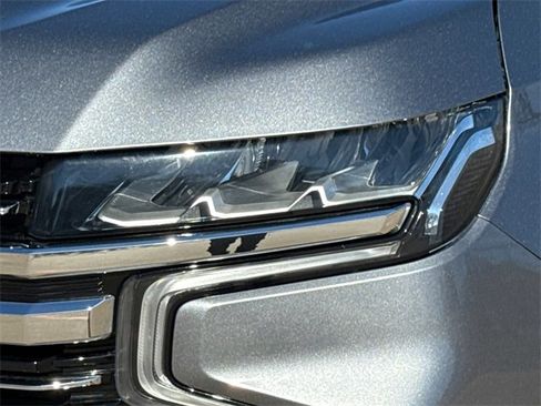 Used 2021 Chevrolet Suburban LT image 4